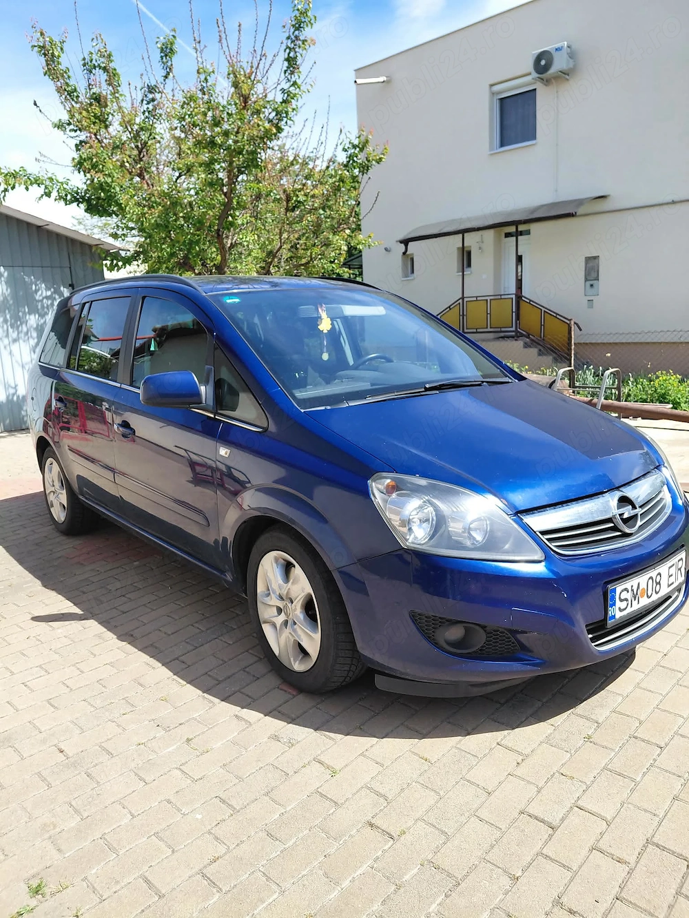 Vănd Opel Zafira 1.7 cdti. Preți 2400 euro