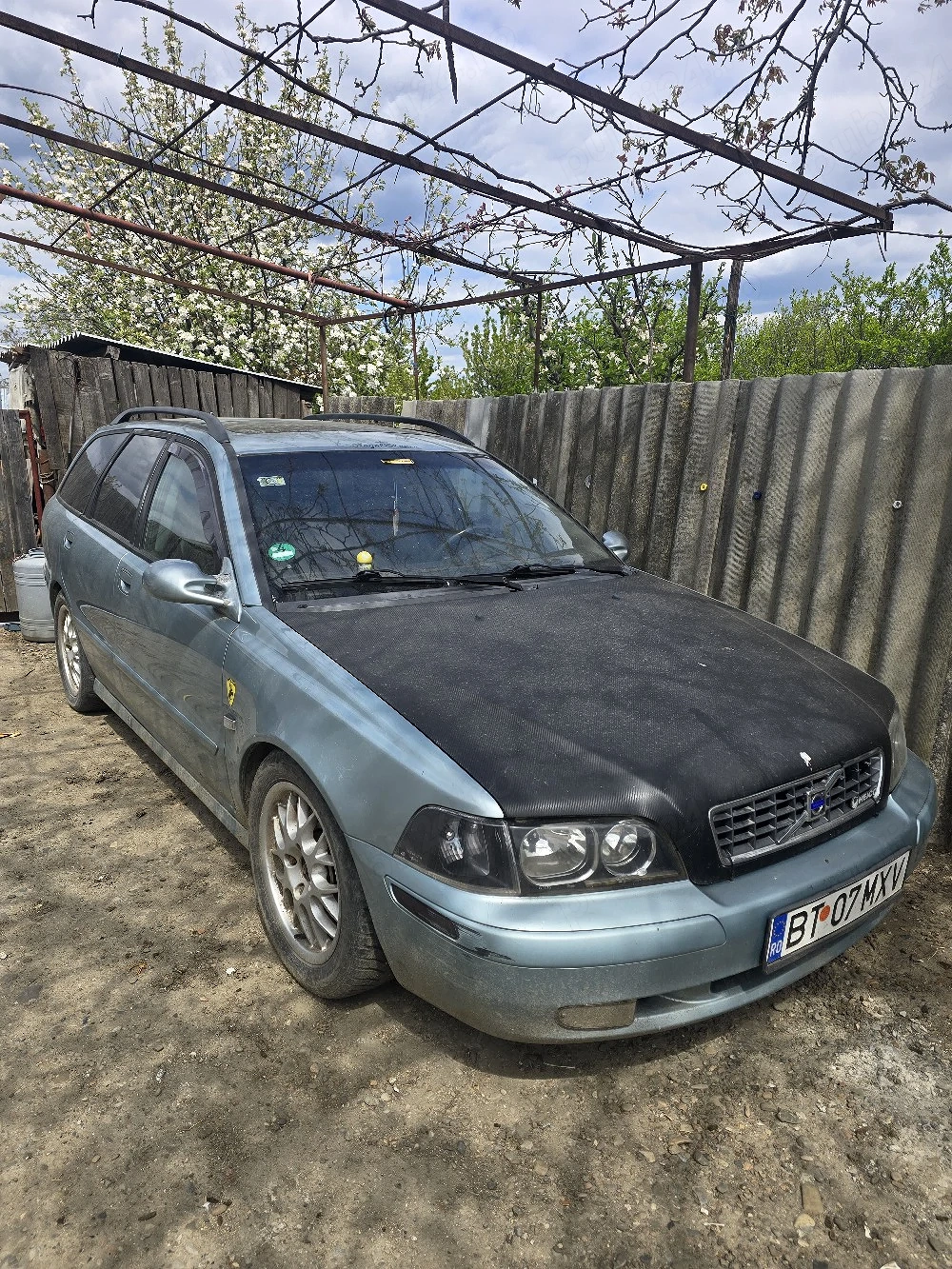 volvo v40 