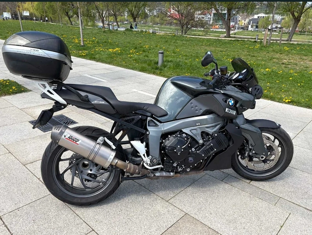 Vând motocicleta