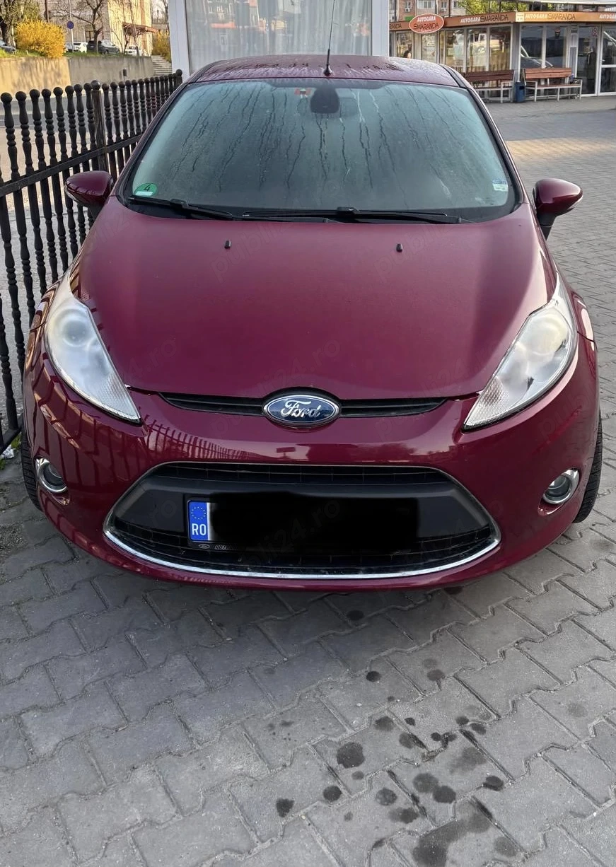 Vând Ford Fiesta benzină
