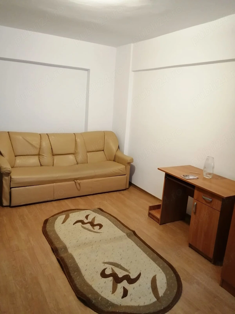 Închiriez apartament 