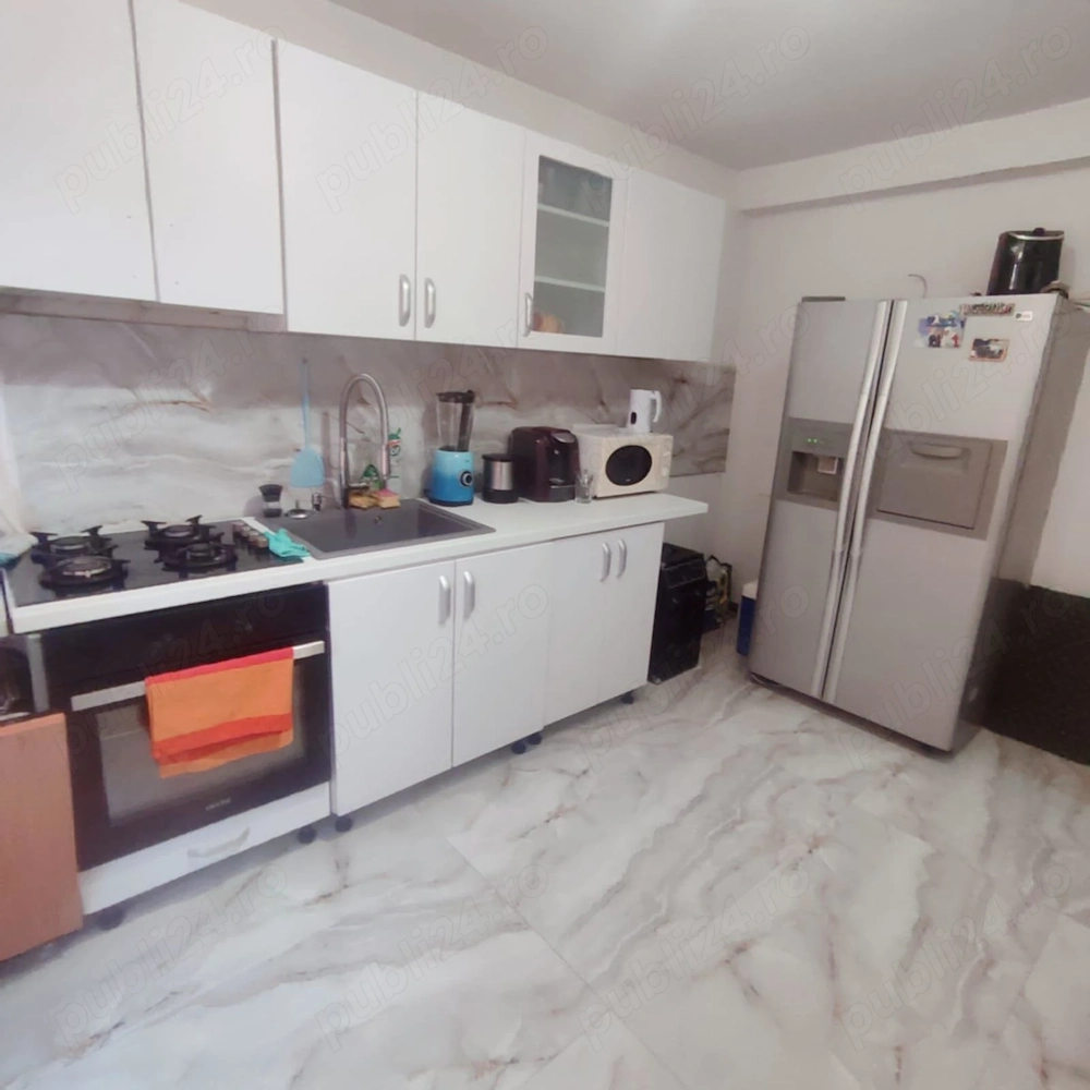 Închiriez casa 4 camere