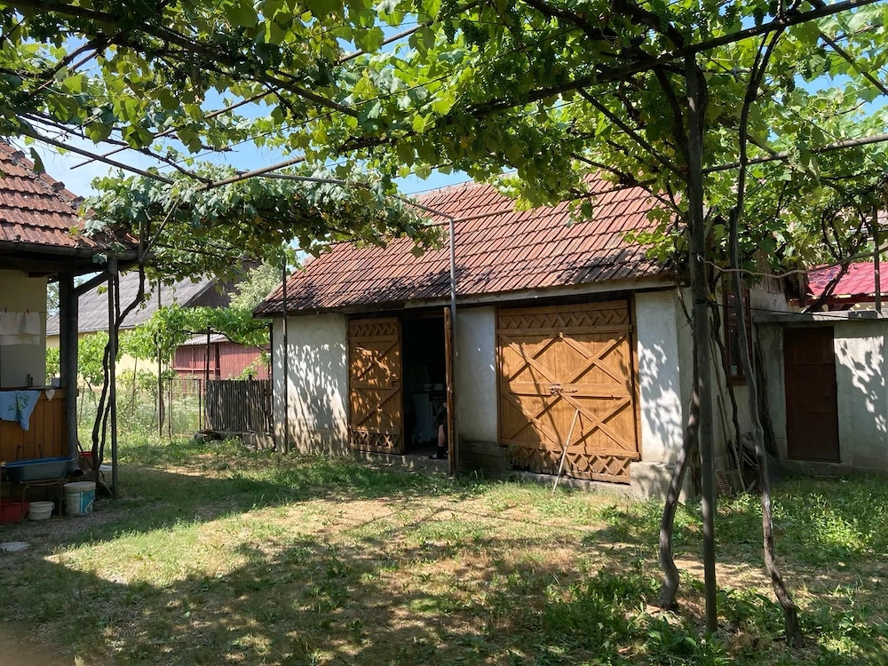 Vand casa 7 camere cu teren