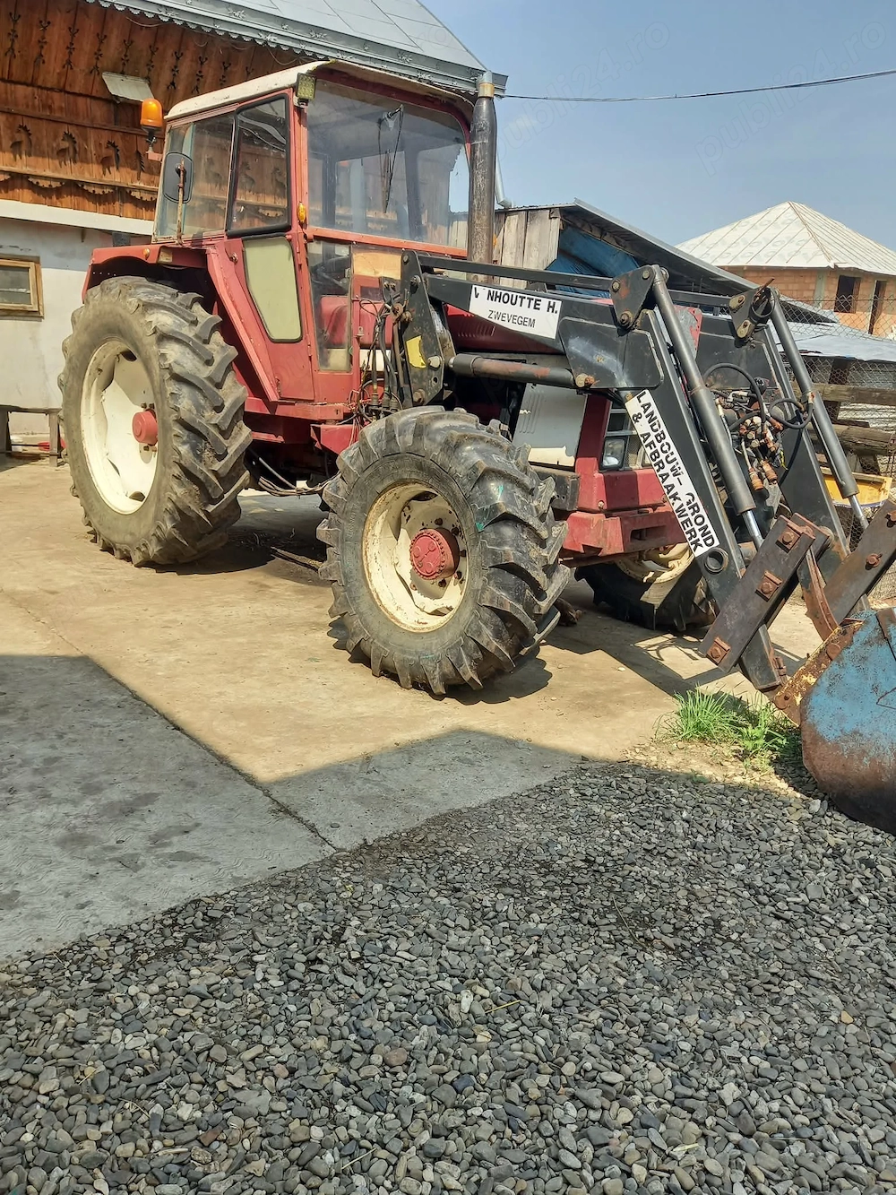 Vând tractor internațional agricol forestier