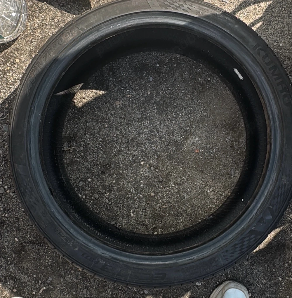 vând anvelopa kumho 245/35 R20