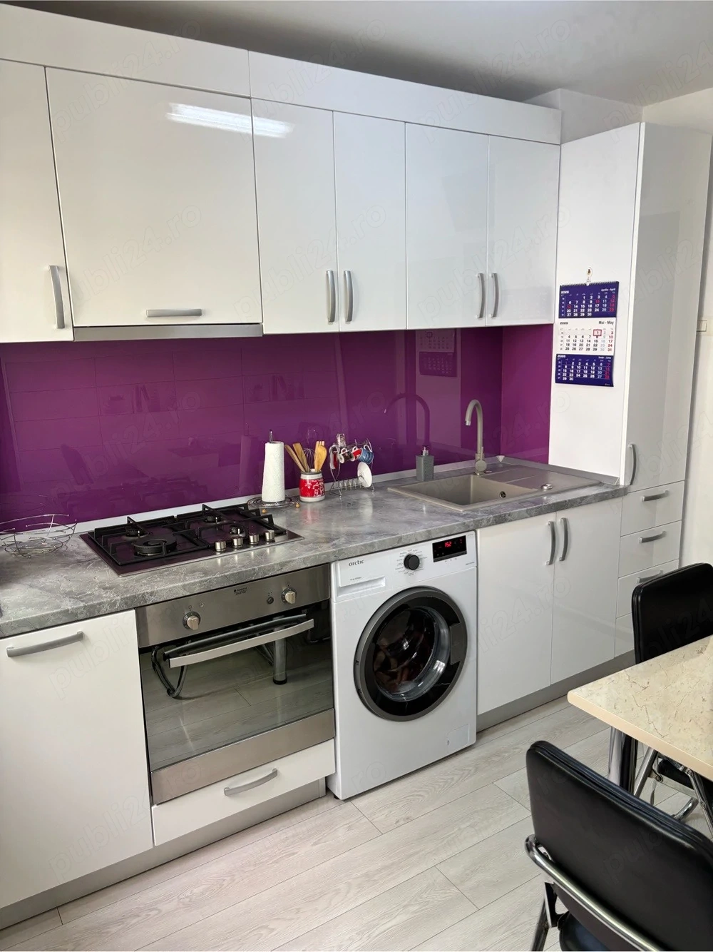 Titlu: Apartament 3 camere premium, renovare totală, etaj 1 + garaj, zona Cuza 