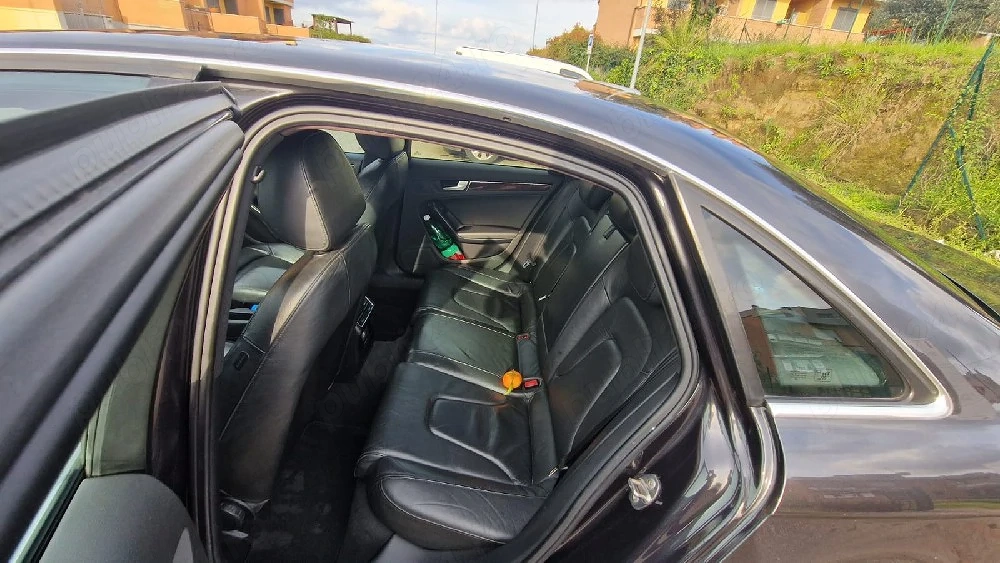 Vând Audi A4 B8 2.7 diesel automat foarte bine întreținută 