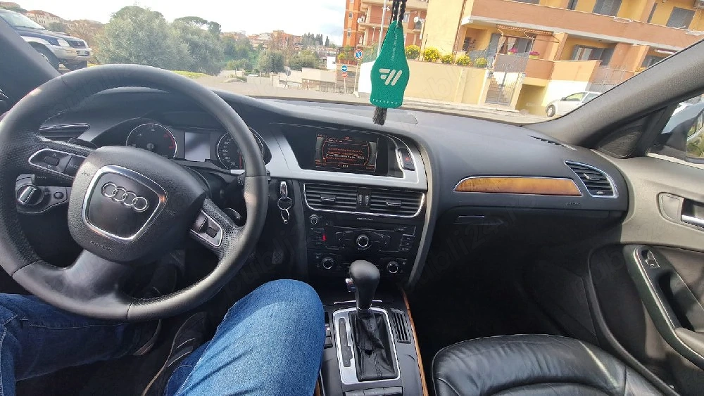 Vând Audi A4 B8 2.7 diesel automat foarte bine întreținută 