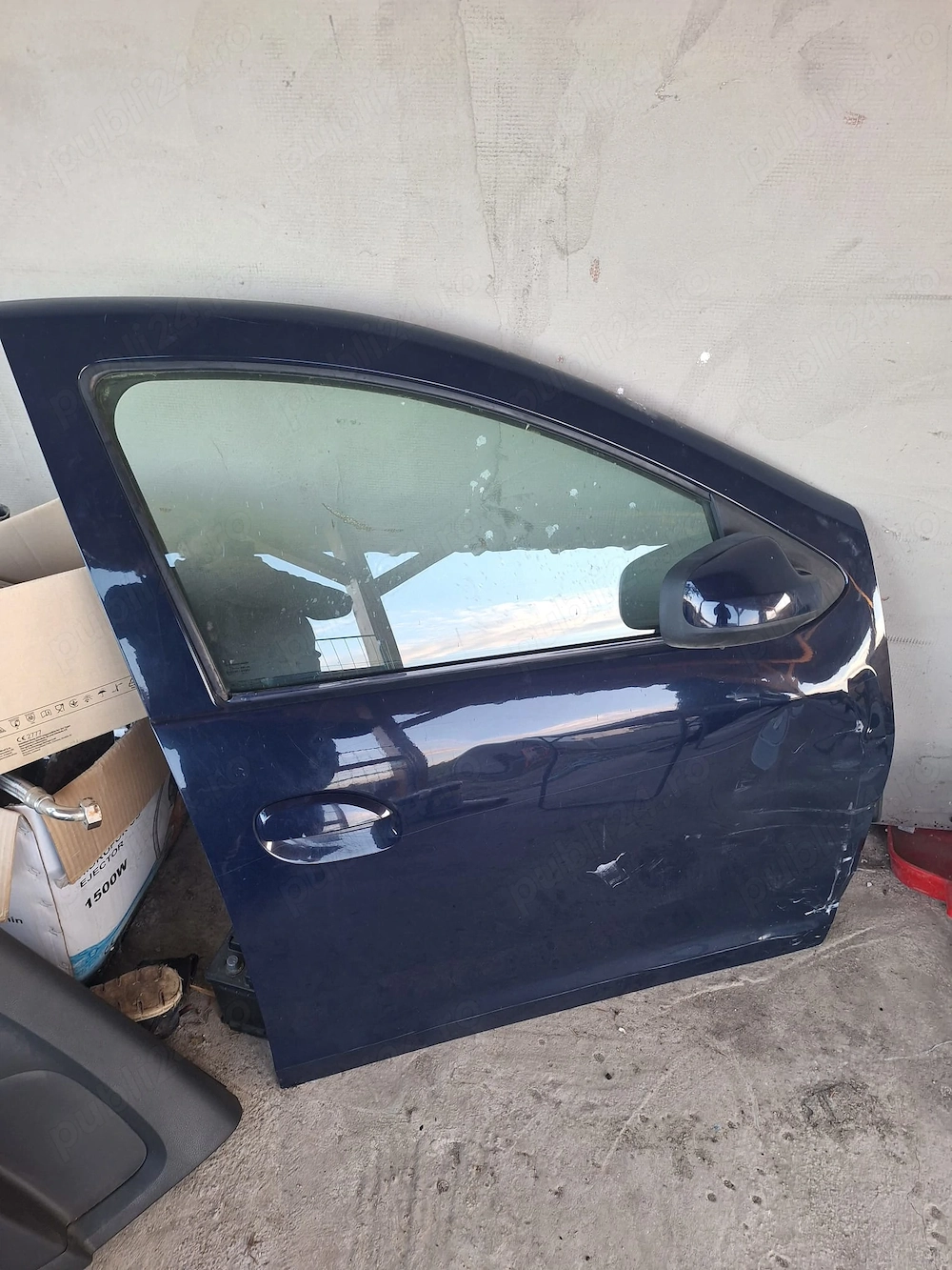 Usa dreapta fata Dacia Sandero 2 completa lovita