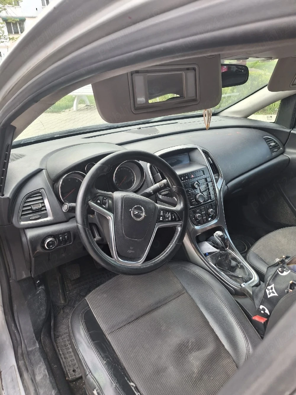 Vând: Opel Astra J Sport (1980 euro; 24.12.2011)