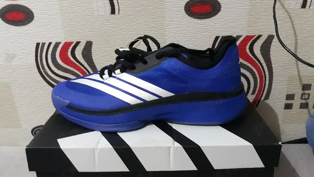 Adidași cu talpă înaltă