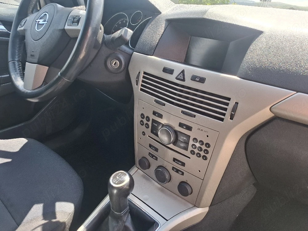vând Opel Astra H an 2008 motor 16 benzina 