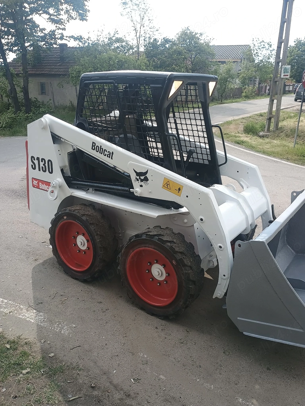 Mini încărcător bobcat s130