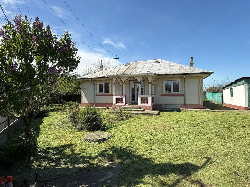 Casa de vanzare cu teren de 900 mp