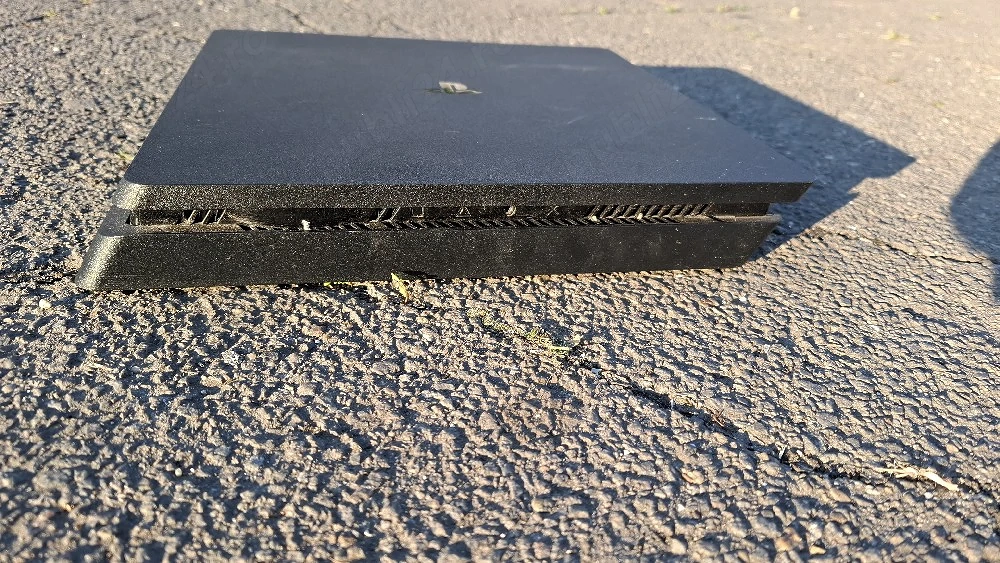 Vând ps 4 slim 1 tb