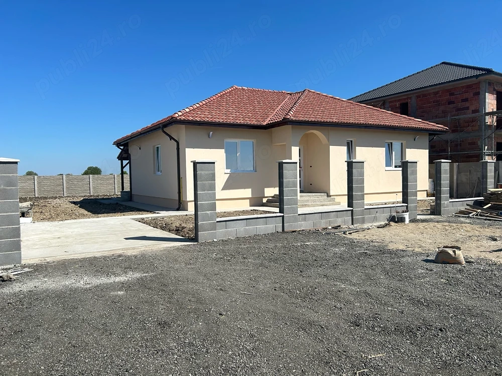 Casa individuala cu 4 camere de vanzare in localitatea Sag