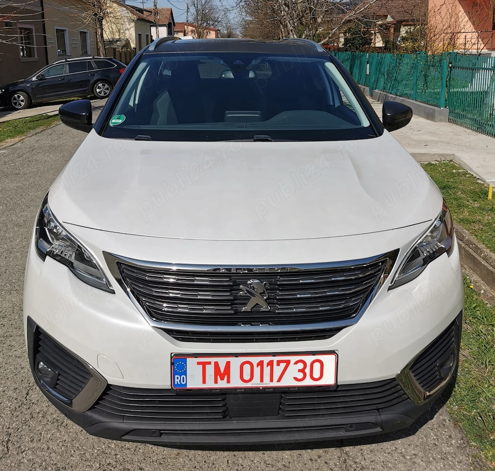 Vând Peugeot 5008