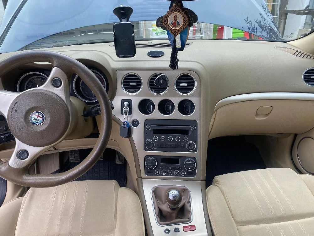 Vând Alfa Romeo