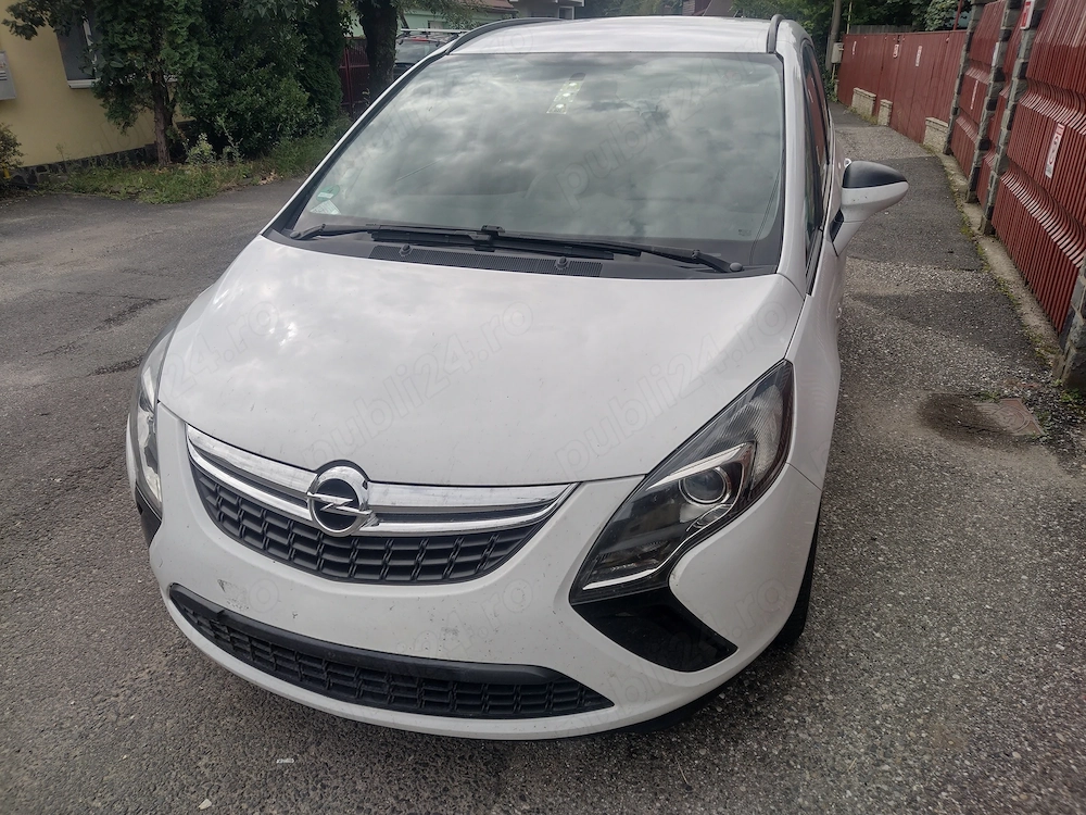 Vând OPEL Zafira Tourer 