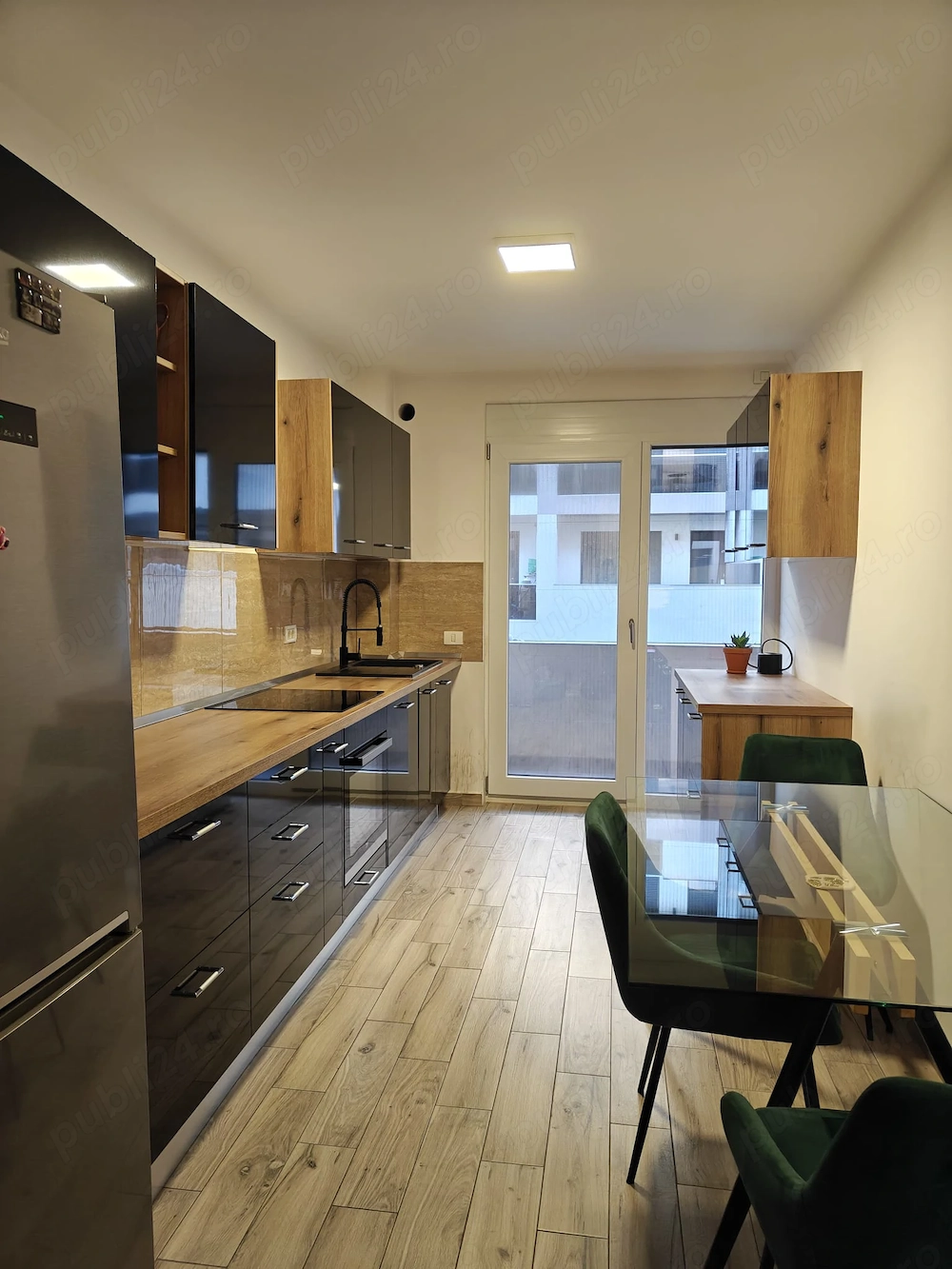 Proprietar, vând apartament cu 2 camere, strada Ceyrat, West Residence, Oradea.