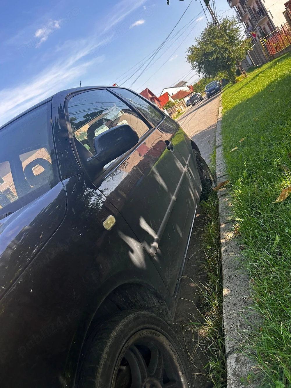 Dau Volkswagen Lupo pentru piese 