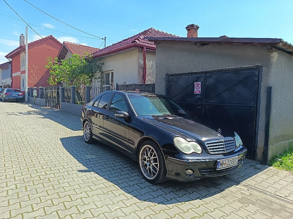 Vând Mercedes C220 