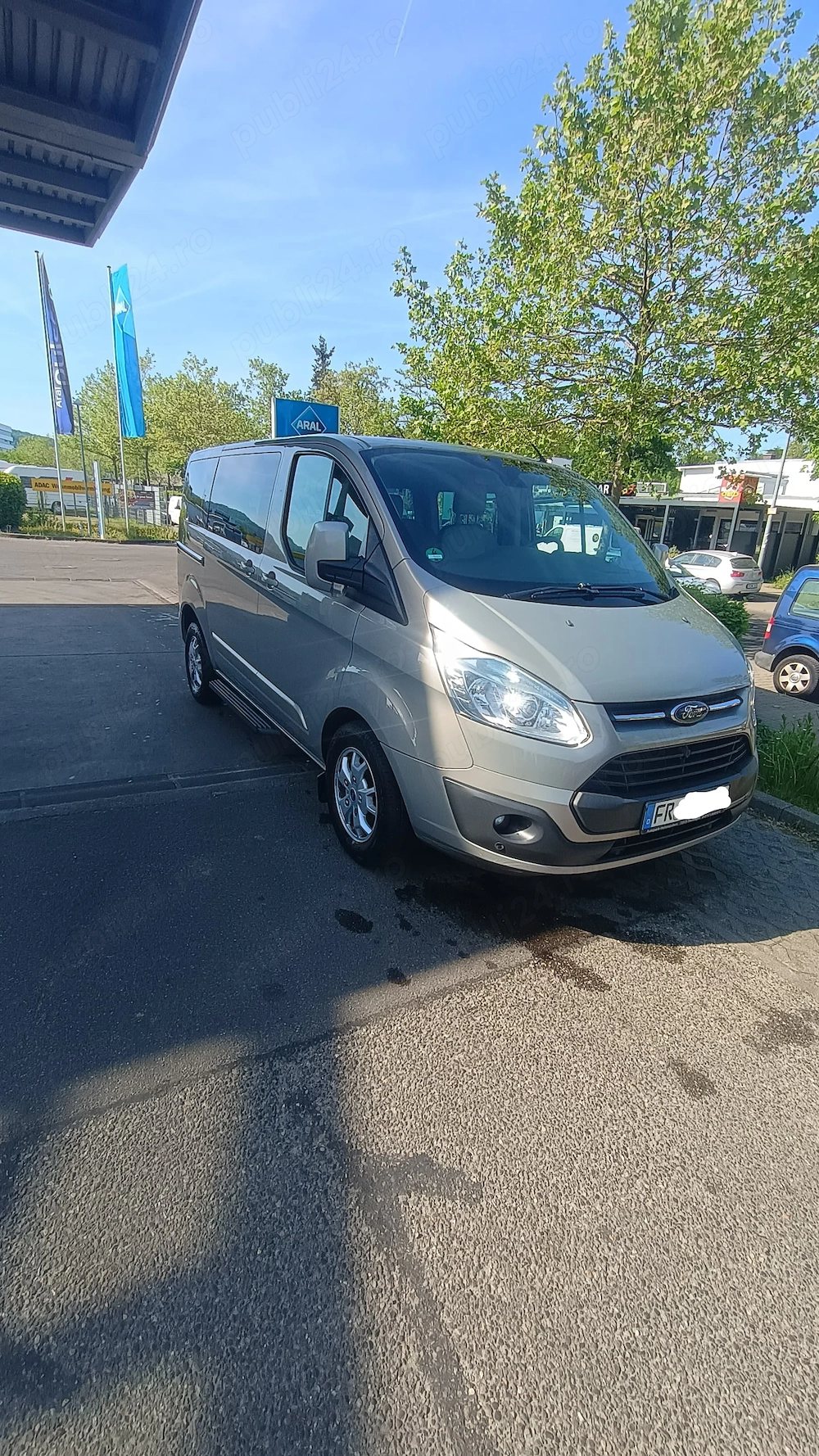 Vând microbuz de familie cu 8 locuri , scaune din piele 