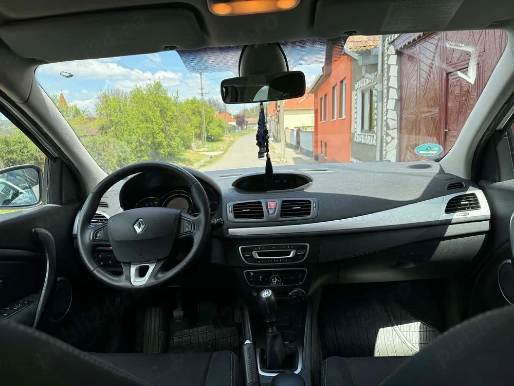 Vând Renault Megane 3 Hatchback 1.6 Benzină