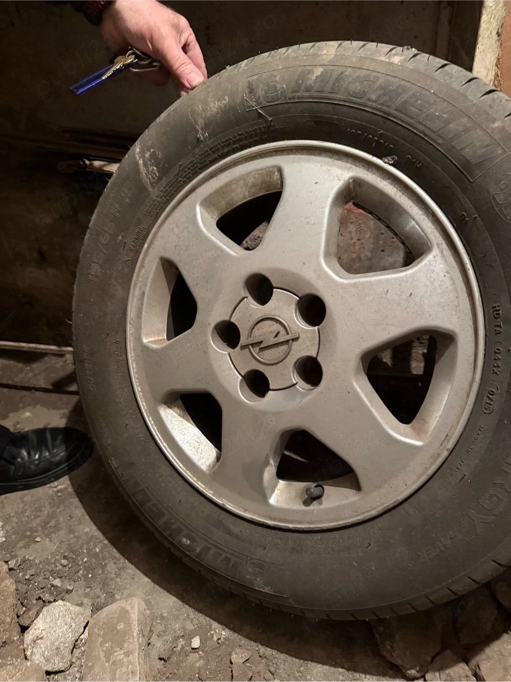 Vând set de 4 jante opel cu tot cu cauciucuri vechi 195/65 r15