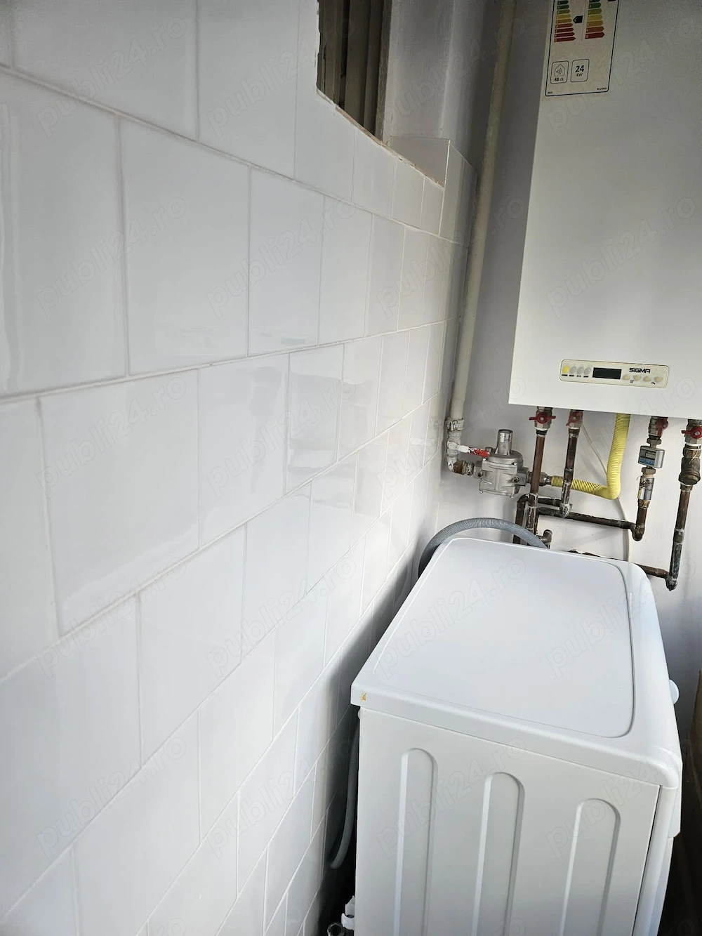Vand garsoniera renovata etaj 2 din 4 zona Renk
