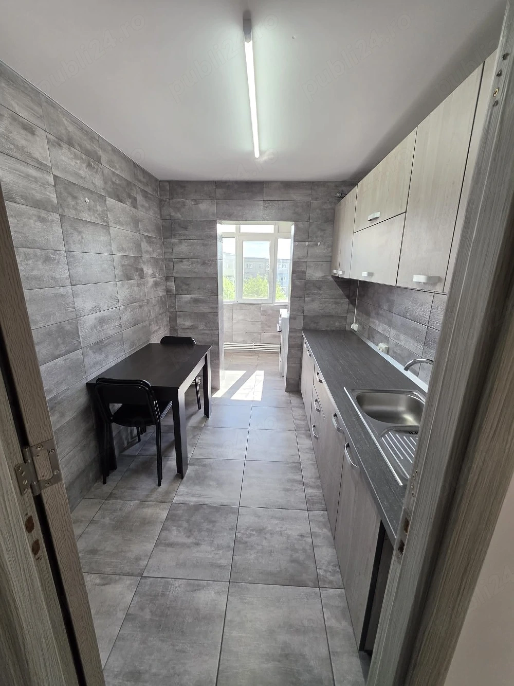 Inchiriez apartament de 3 camere