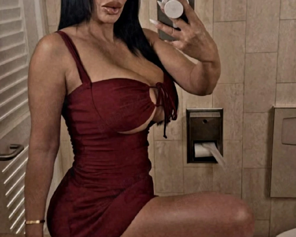 bruneta luxury -.prezenta , autoritate și feminitate!