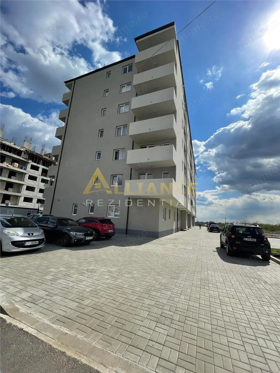 Apartament cu 3 camere | decomandat - SECTOR 4 -