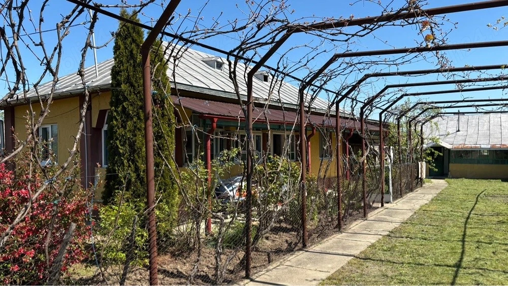 Proprietate casa renovata si utilata si teren judet Olt langa Slatina in apropiere de Pitesti