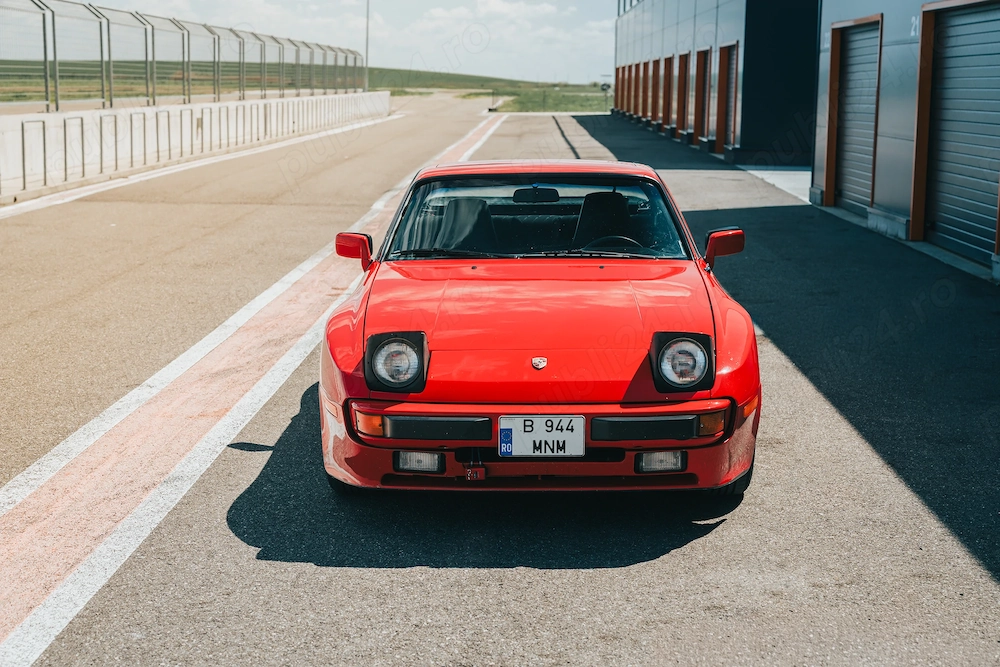 Porsche 944