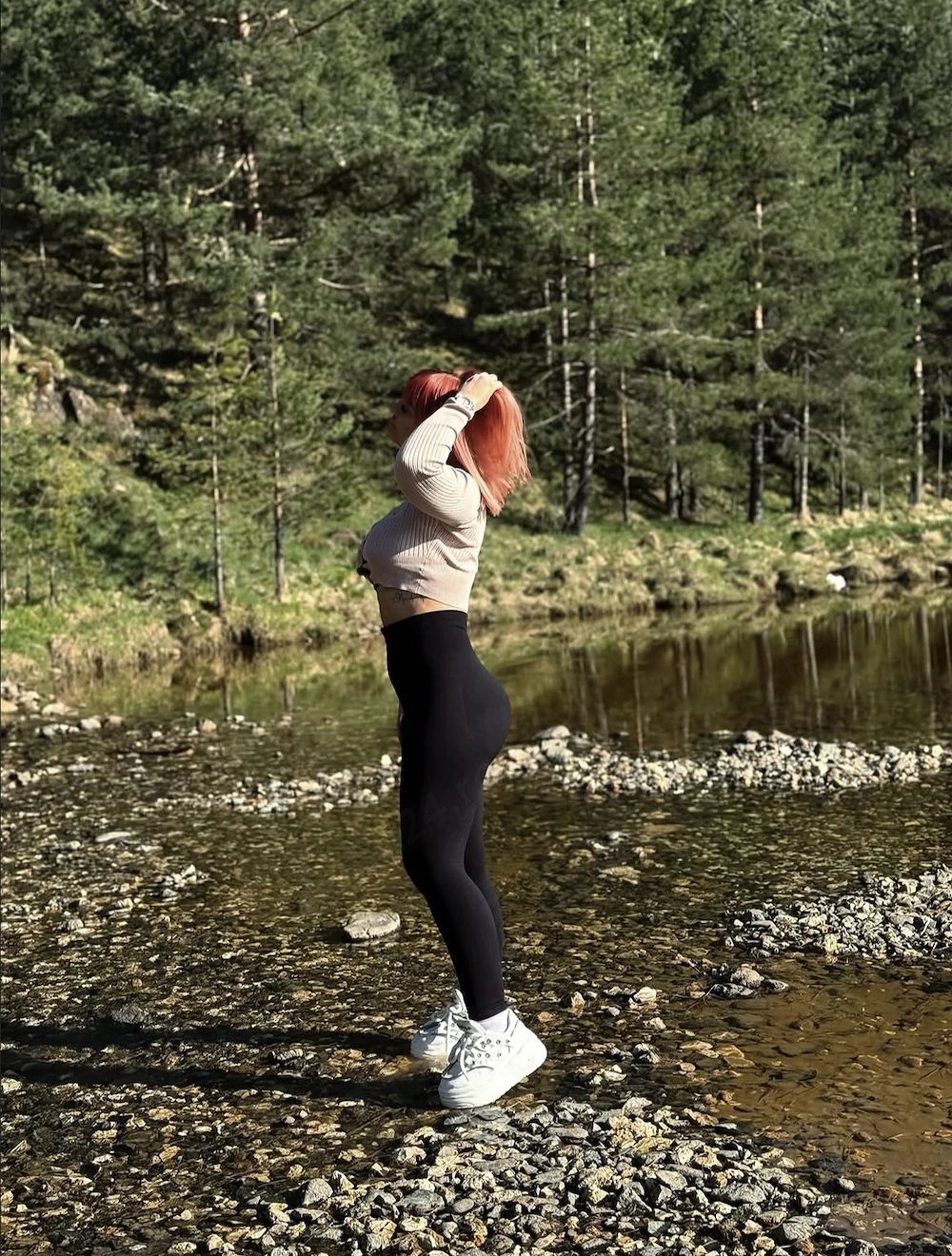 Lavinia 25 ani show detalii WHATSAPP