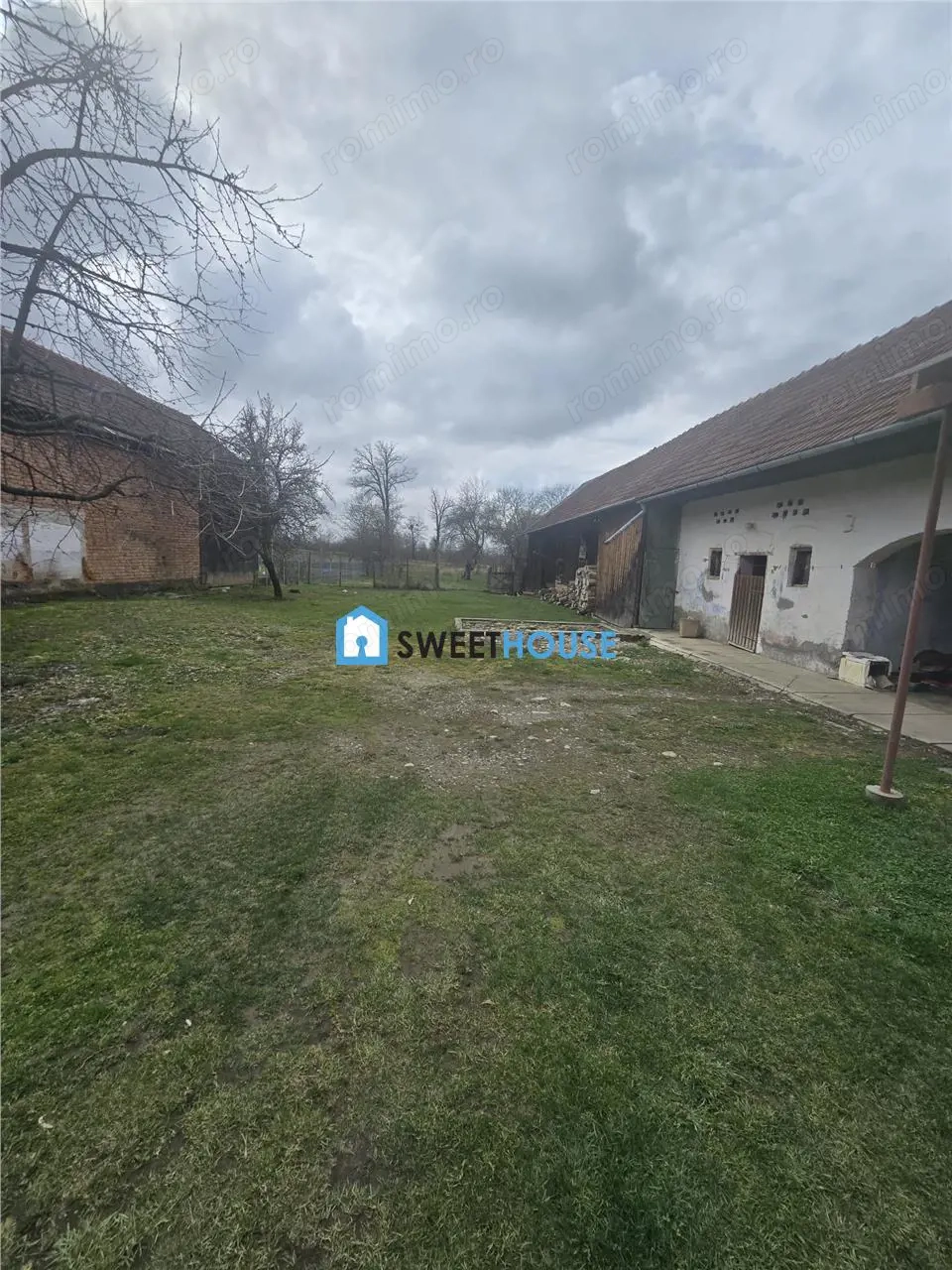 Spatiu Liniste si Libertate la poalele Muntilor