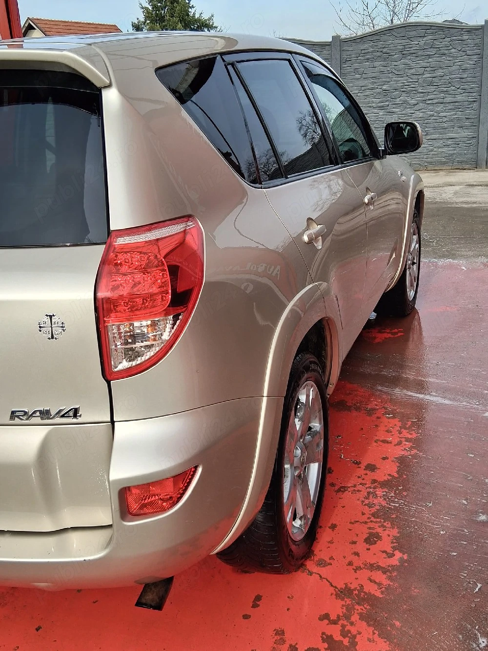 Vând Toyota RAV4 2*2 