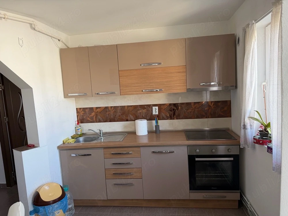 Apartament de inchiriat in regim hotelier situat in centrul orasului .