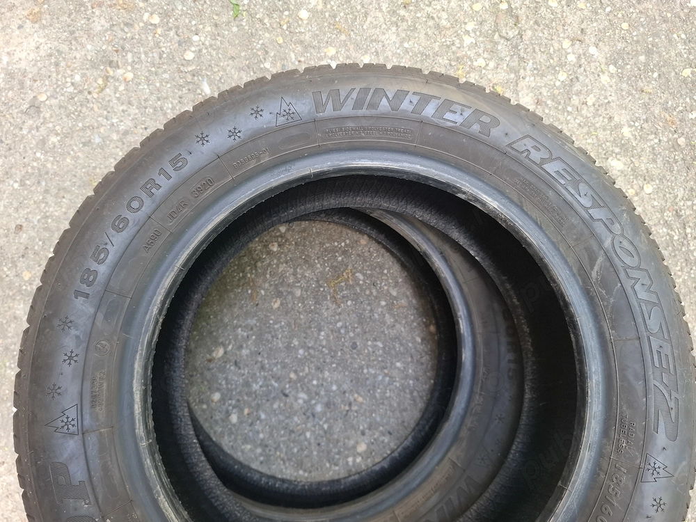 Vând 4 cauciucuri de iarnă DUNLOP 185/60R15