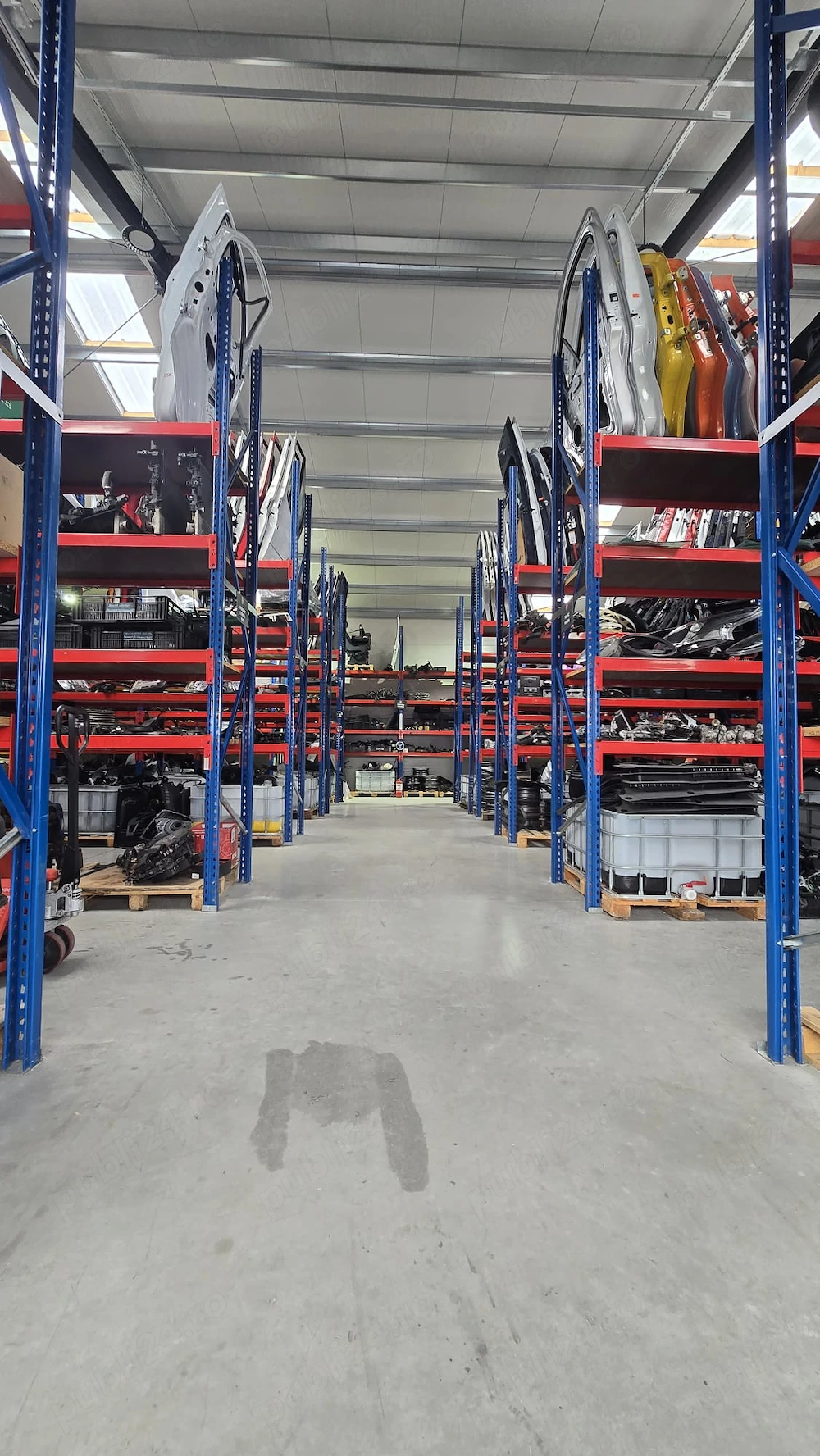 Vand stoc piese auto / lichidare / dezmembrari