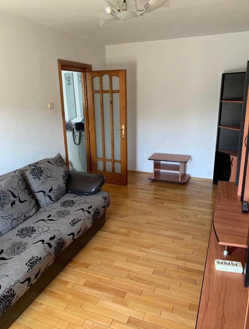cv 81 Bd.Republicii, apartament 2 camere decomandat , etaj III