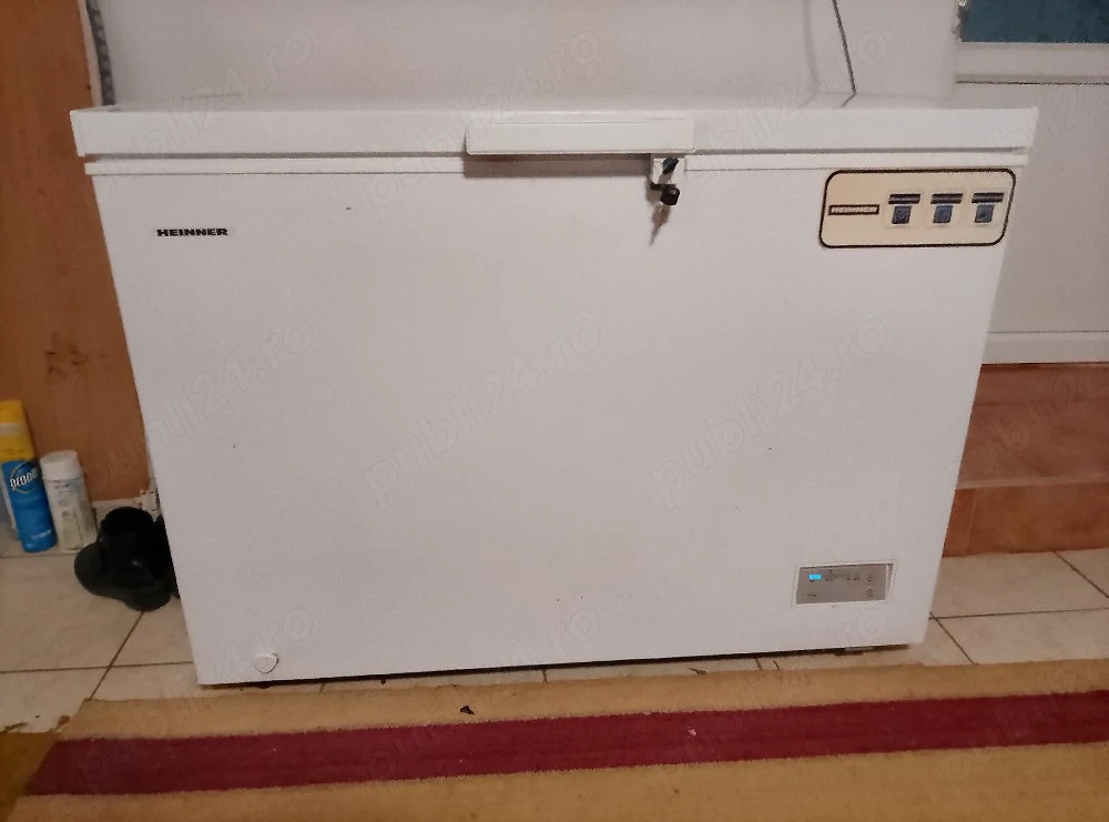 vând congelator an stare de funcționare 