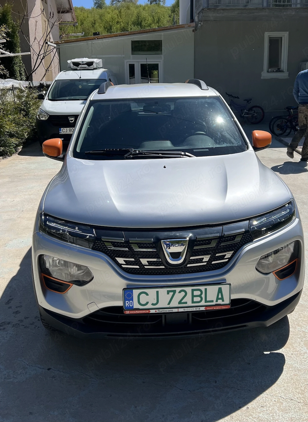 Vând Dacia spring 2022,luna 9