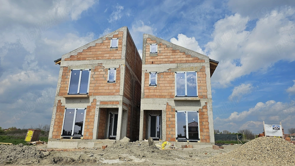 Locuinta individuala in duplex, P+E, 5 camere, 3 bai, 115 mp utili + terasa acoperita 20 mp