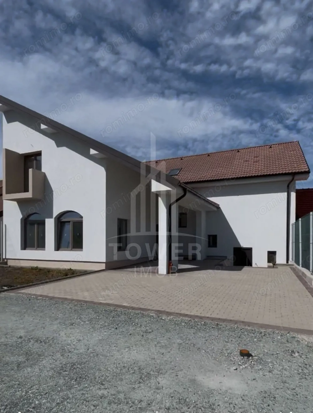 Casa rezidențială cu 7 camere, 3 băi, dressing, pivniță – Sura Mica
