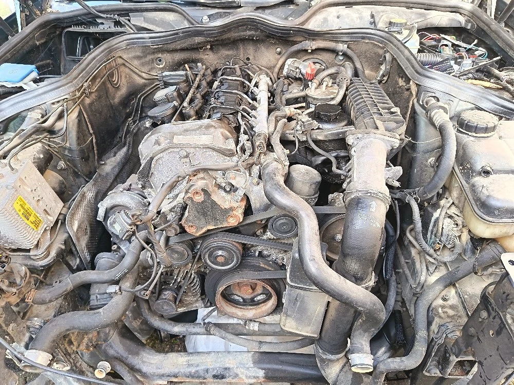 motor mercedes e220 w211