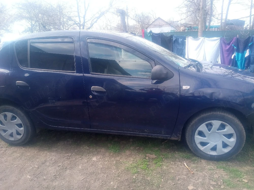 vind mașina Dacia Sandero.