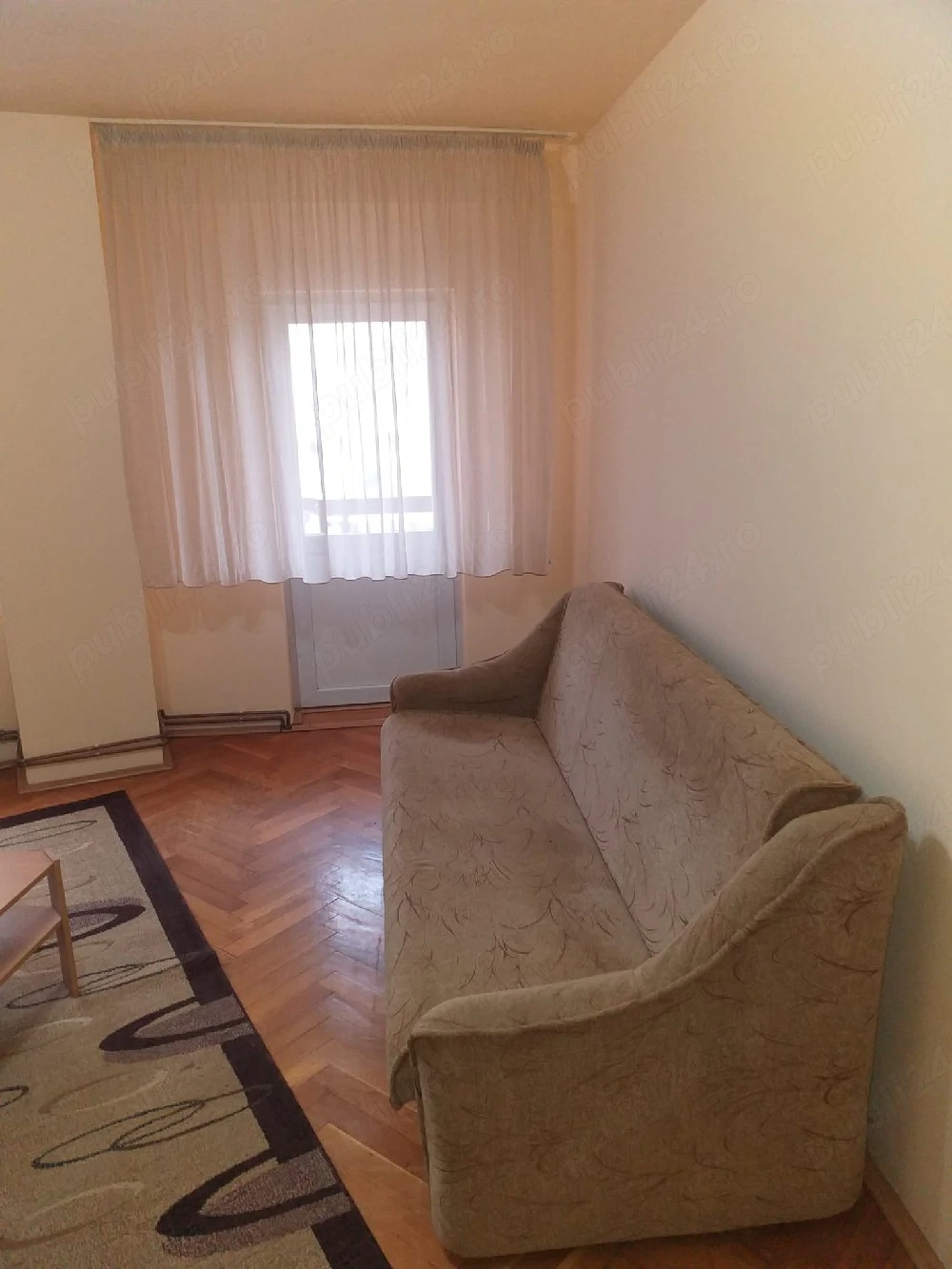 Proprietar, închiriez apartament cu 3 camere