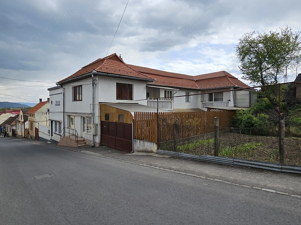 Vand casa cu spatiu comercial, 450 mp